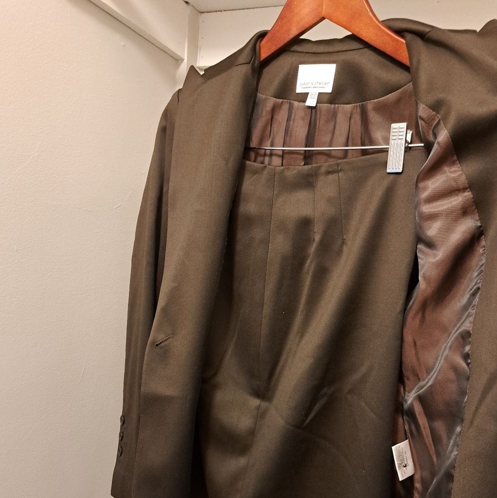 Classic Brown Blazer with Earthy Tone